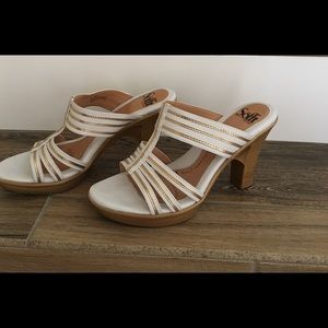 Ladies Sandal w heels